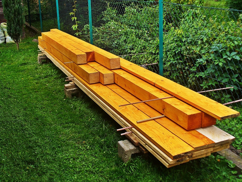 ebeniste-CLAVIERS-min_boards_the_rafters_joinery_tree_painting_wood_colored_paint-871508